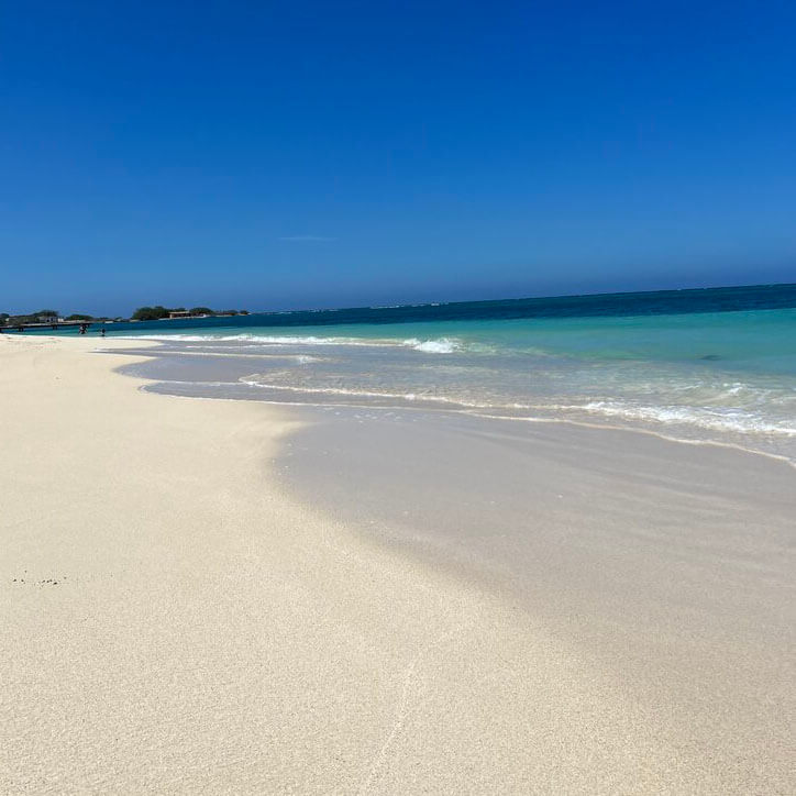 White sandy beach in Aruba